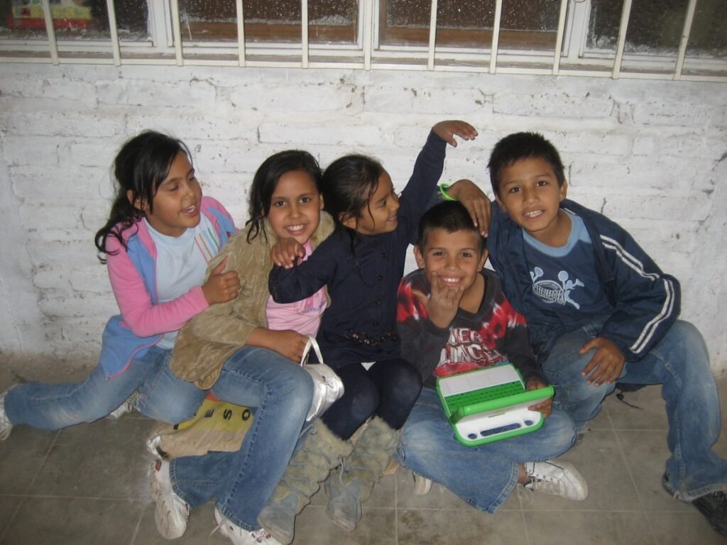 latino children together